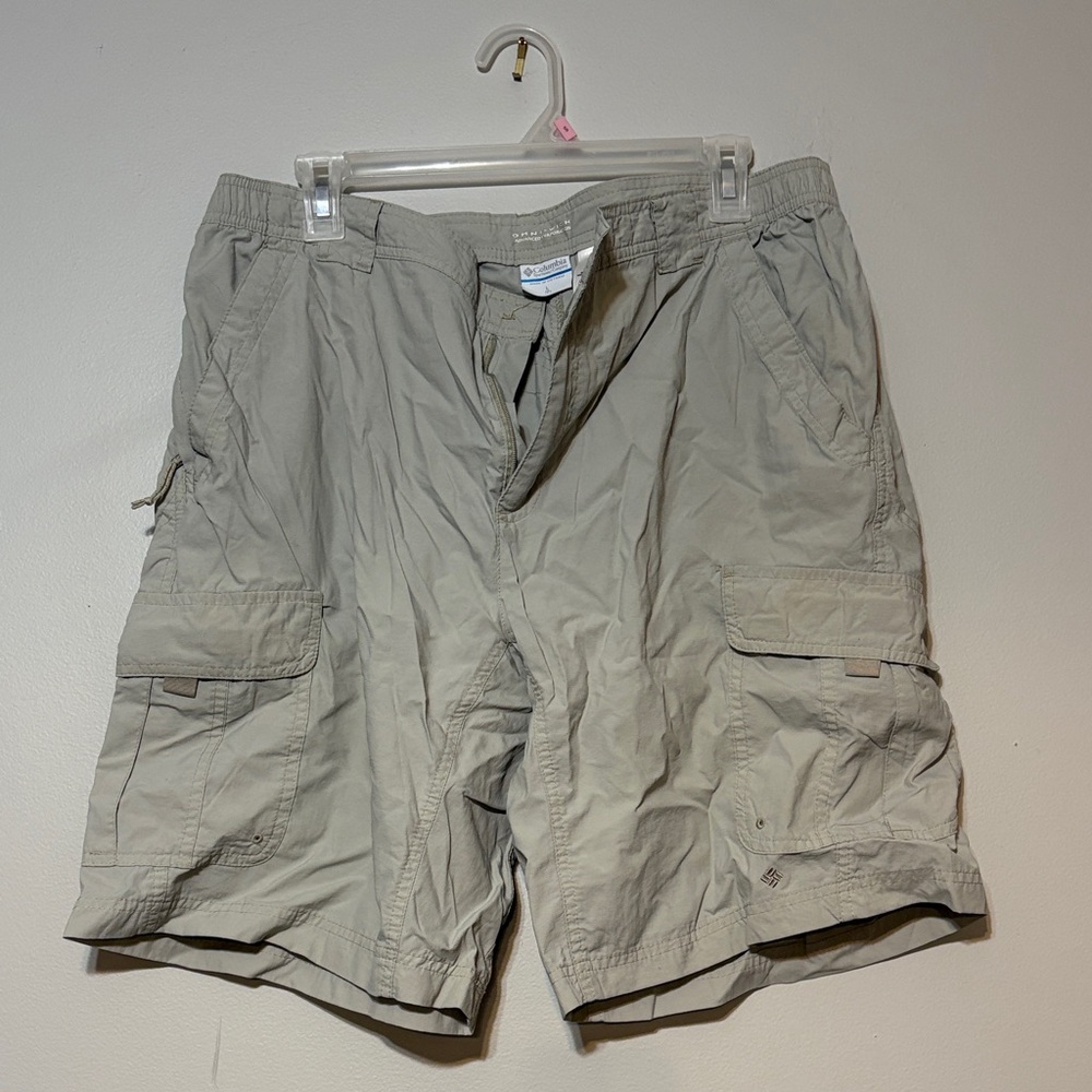 Columbia Men's gray Cargo Shorts Omniwick advanced evaporation sz 10L no button